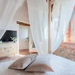 Alice, Panoramic Stone To Sleep 10 Vila