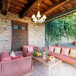 Alice, Panoramic Stone To Sleep 10 Vila
